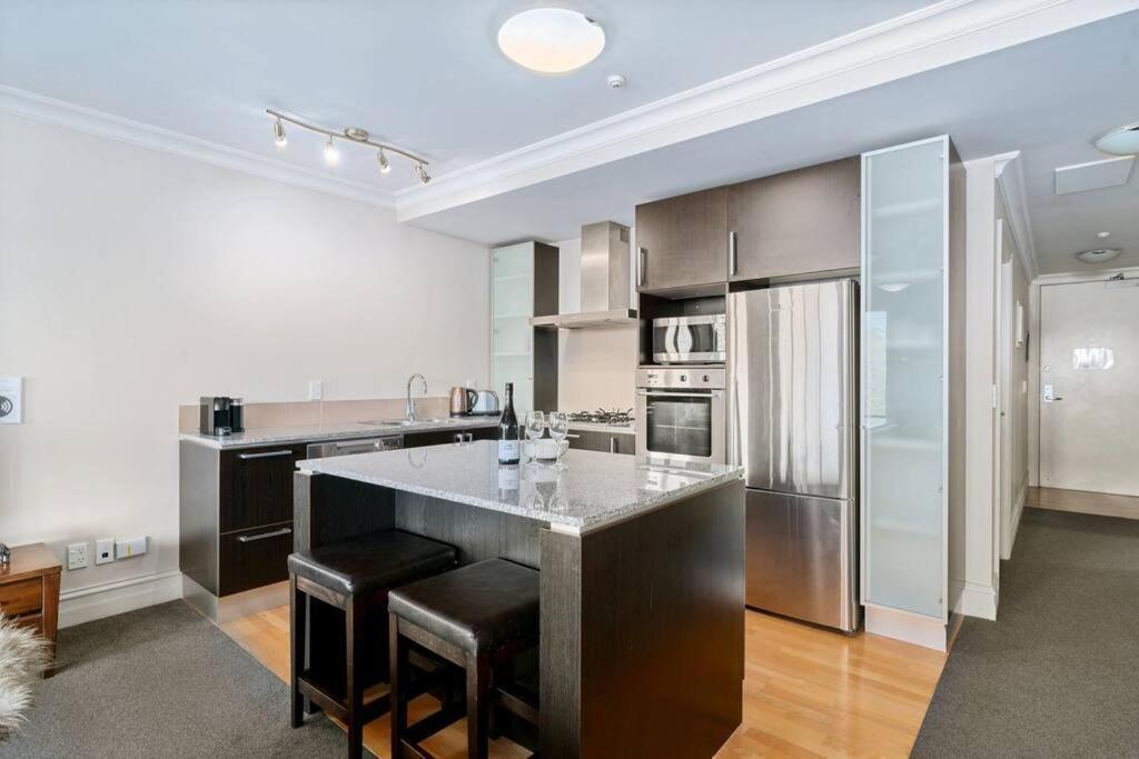 The Beacon - 2 Bedroom Luxe Apartment Queenstown Bagian luar foto